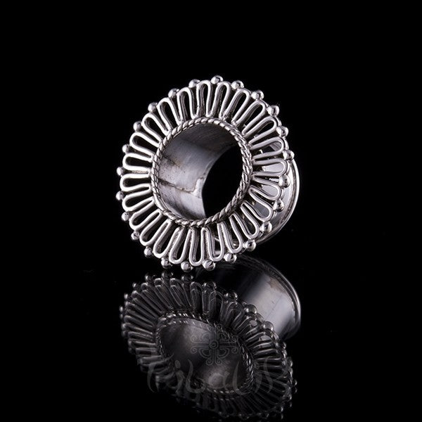 Mantaray Silver Light Flower Ear Tunnel