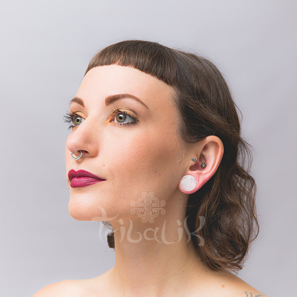 model wearing rose quartz plug