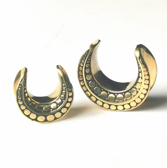 Dotted Brass Ear Saddle