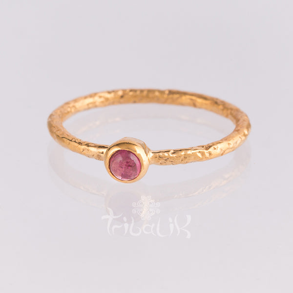 gold ring with tourmaline crystal