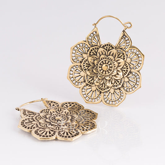 gold flower earrings 